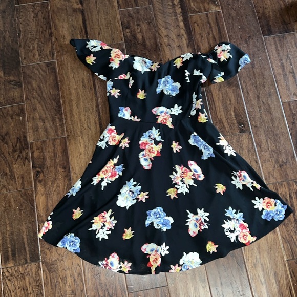 Off the Shoulder Express Dress - Picture 1 of 6